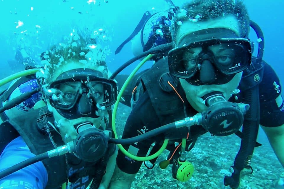 the wander lovers scuba diving in the gilis
